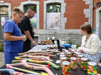 Photo du matériel disponible à la boutique lors de la journée Archery FAM au Famenne é Art Museum