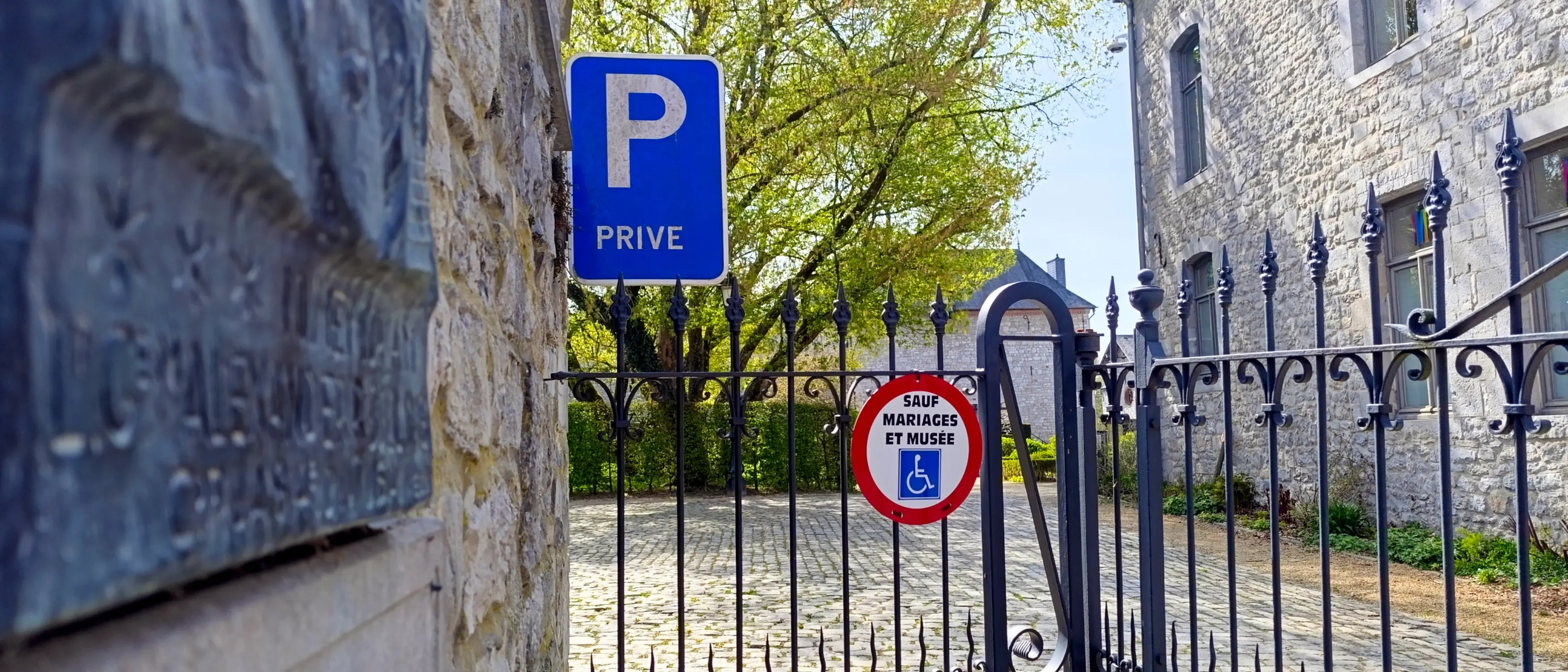 Accès réservé aux personnes à mobilité réduite