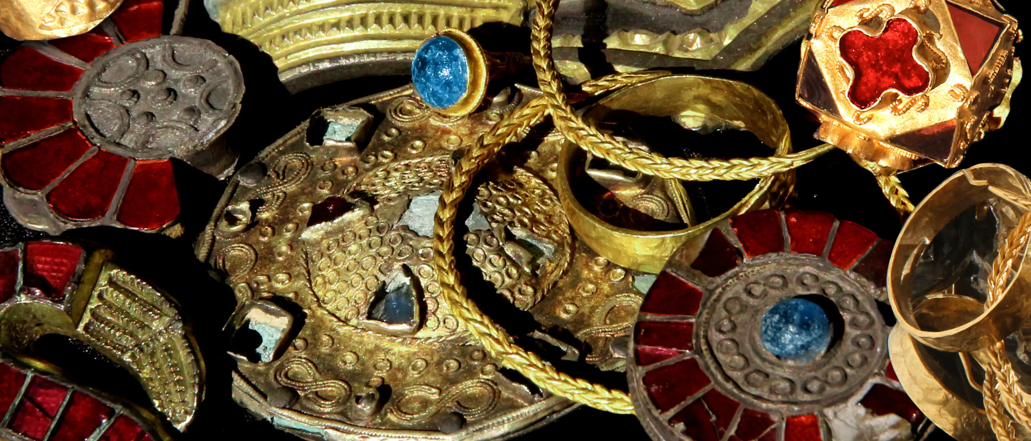 Ensemble de bijoux mérovingiens pour la conférence d'Amélie Vallée au Famenne &amp; Art Museum le 20 mars 2026